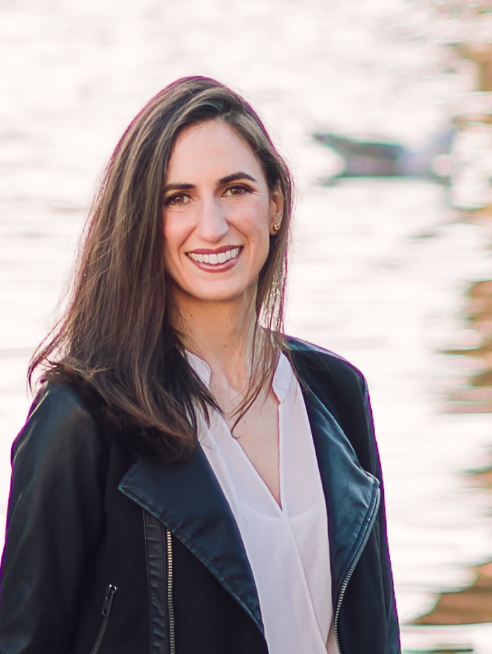 A headshot of Dr. Rachel Gelman, pelvic wellness and physical therapist.